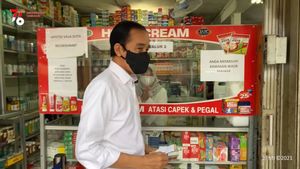 Jokowi Cek Langsung Obat COVID-19 di Apotek, Apa Alasannya?
