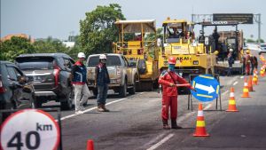 交通渋滞に注意し、ジャサ・マルガはジャカルタ-チカンペック有料道路の道路修理を再び行っています