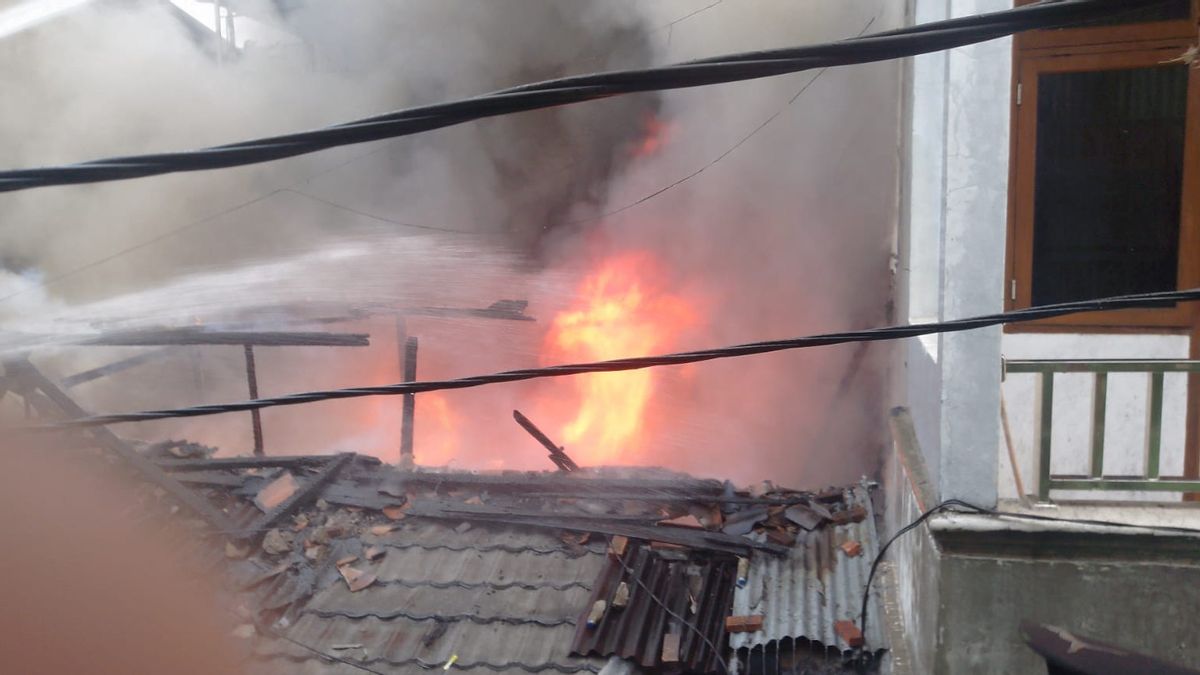Electric Short Circuit, 3 Residents' Houses In Tamansari Residents' Dense Settlements Burnt