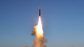 Un navire russe équipé de missiles hypersoniques d’entraînement militaire dans le détroit britannique