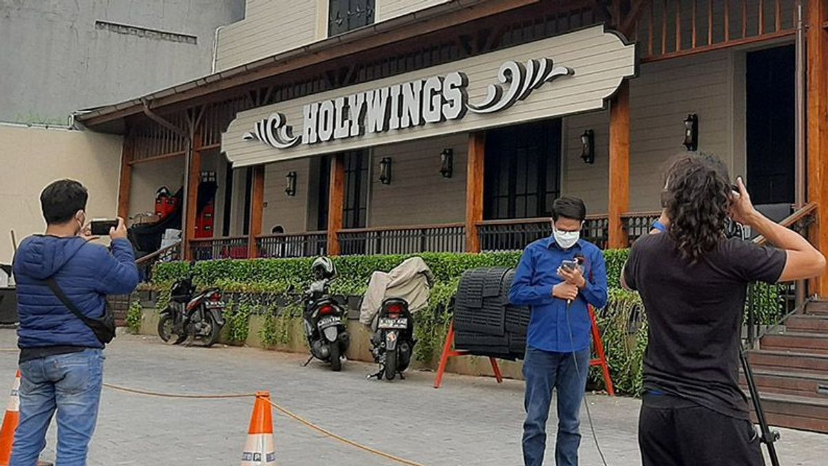 Holywings, A Hangout Place For Young People Who Often Have Problems And Now Their Business License Have Been Revoked