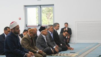 副总统马鲁夫·阿明(Ma'ruf Amin)在亚特那的星期五祈祷期间为加沙战士祈祷