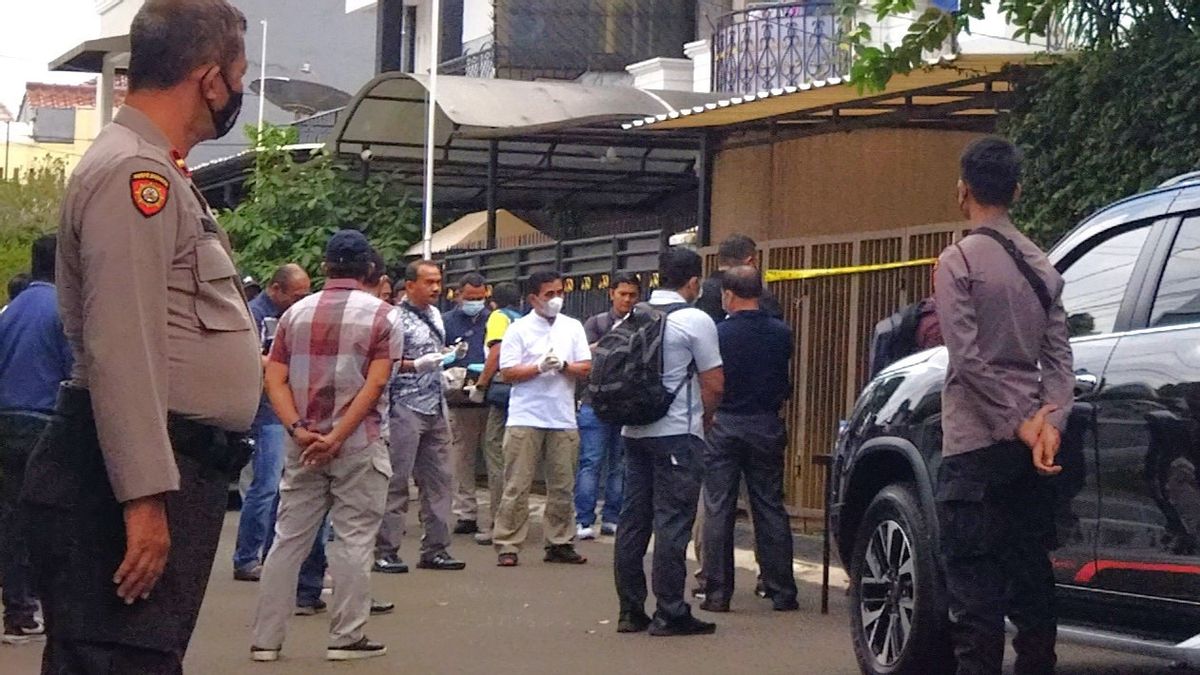 Tidak Seperti Sebelumnya, Siang Ini Sejumlah Polisi di Rumah Irjen Ferdy Sambo Terlihat Ramai Bersama Awak Media
