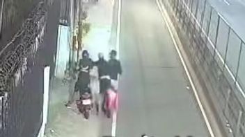 Pemotor Dirampok dan Dibacok Empat Orang di Pinggir Tol Kemanggisan Palmerah