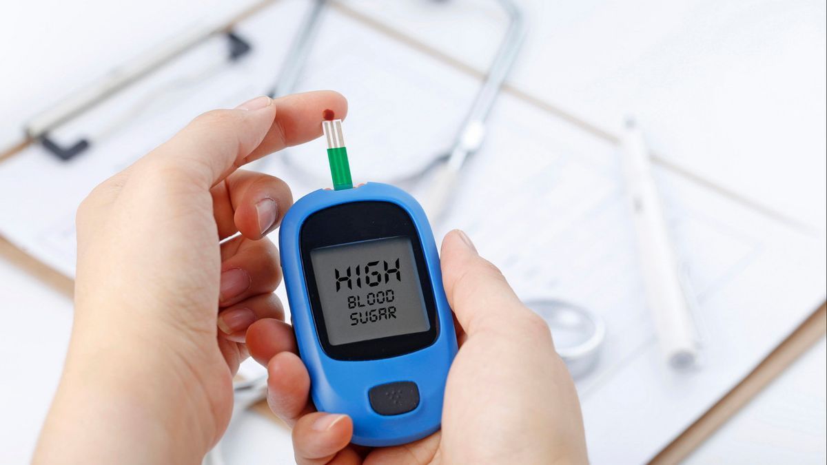 How Many Times Do Diabetics Have To Check Blood Sugar, Here's A Doctor's Advice
