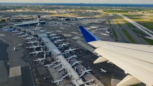 Dihajar Shutdown, 40 Bandara Tersibuk di AS Pangkas 10 Persen Penerbangan. Langkah Trump Ditunggu