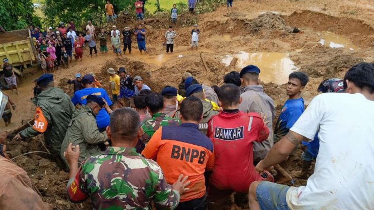 BNPB يوسع البحث عن 4 ضحايا للفيضانات والانهيارات الأرضية على الساحل الجنوبي