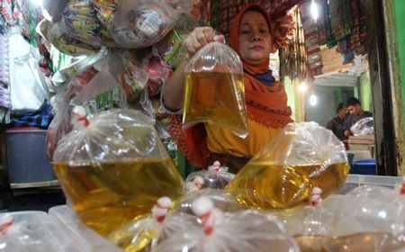 Beli Minyak Goreng Wajib Pakai PeduliLindungi, PKS: Jangan Menyusahkan Rakyat!