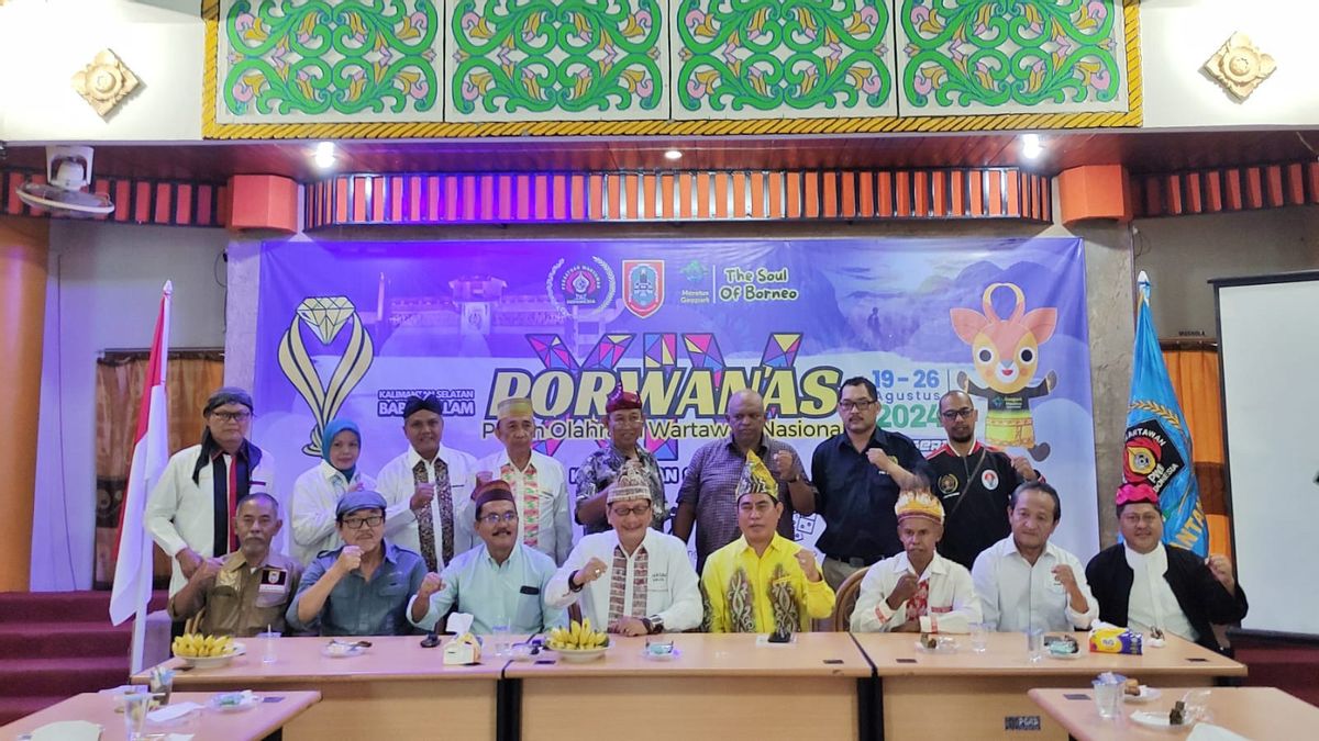 Chairman Of The Indigenous Tribes Throughout Indonesia Escorts The XIV South Kalimantan Porwanas