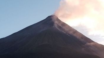 住民はカランゲタン・スルト山の火山資材の打ち上げに注意するよう求められています