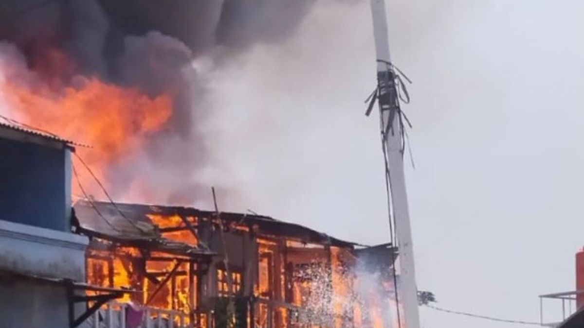 Gegara Kipas Angin, 14 Rumah di Cengkareng Jakarta Barat Terbakar
