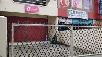 After Being Attacked By An Unknown Group, The Courier Service Office At Pondok Kelapa Is Closed