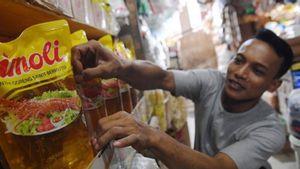 Gubernur Jatim Khofifah Pantau Operasi Pasar Minyak Goreng Murah di Kediri