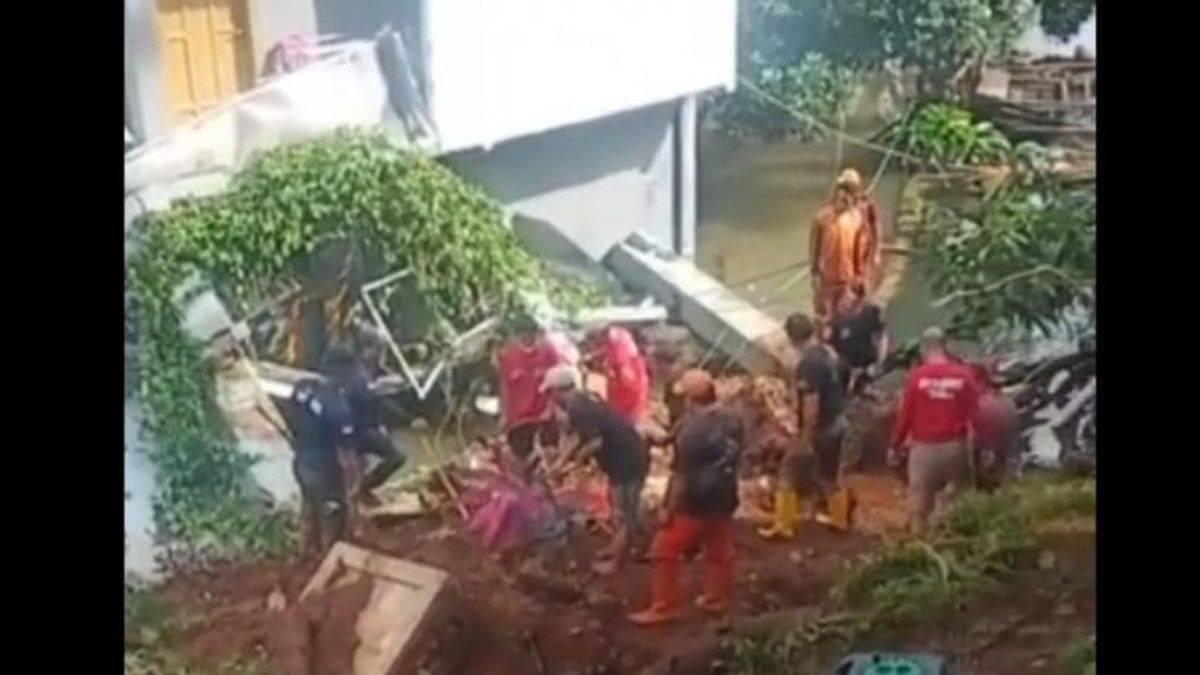 Un Glissement De Terrain Affecte Plusieurs Maisons à East Kemang, Aucune Victime De La Mort