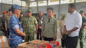 Didampingi Bobby, Gibran Cek Bantuan Pangan di Gudang Logistik Medan