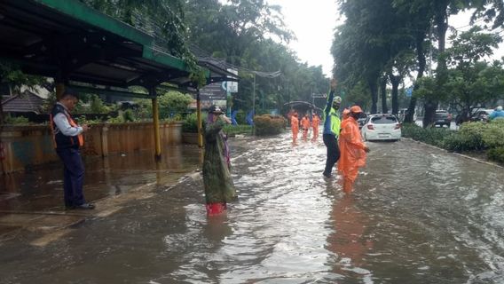 由于大雨，雅加达中部地区的3个地点仍然被洪水淹没