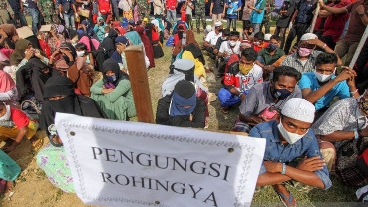 Ingin Dekat Keluarga, Empat Imigran Rohingya Dipindah dari Aceh ke Makassar