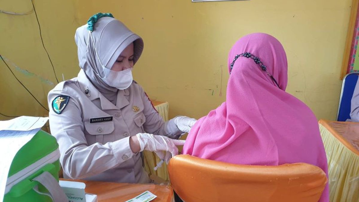 Gorontalo Police Open Vaccination Services At Schools