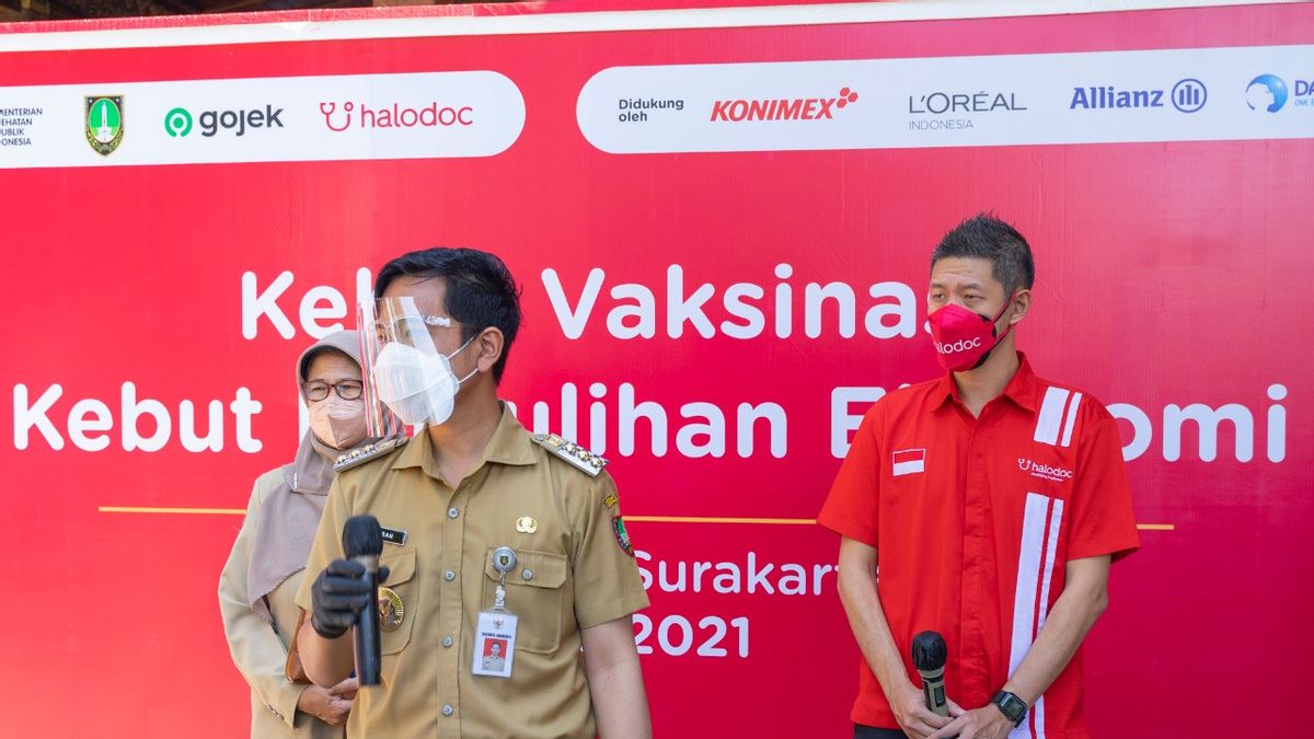 Run A COVID-19 Vaccination Program For Residents, Solo City Government Gets Halodoc And Gojek