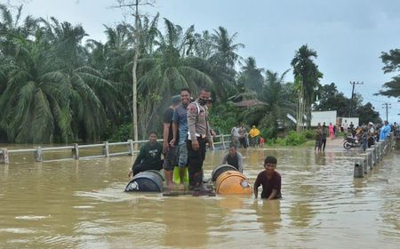 Jembatan Penghubung Aceh Timur dan Gayo Lues Ambruk Diterjang Banjir