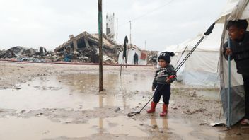 Cyclone Byron frappe Gaza, un nourrisson de huit mois meurt de froid dans une tente inondée