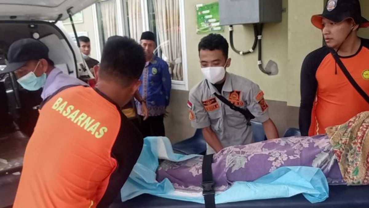Dragged By The Bandang Lahat Flood, South Sumatra, The Body Of A 6th Grade Elementary School Boy Was Found 90 Km From A Lost Location