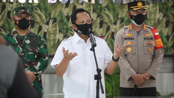 Ministre De L’Intérieur Tito Commentaire Au Gouvernement De La Régence De Bekasi, Réalisation Des Coûts Inattendus De IDR 36.1 Milliards Rapidement, Mais COVID L’assistance Sociale était IDR 0