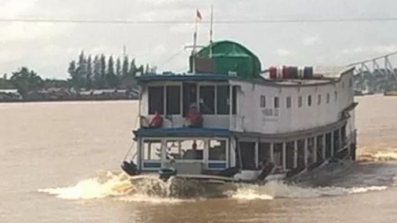 Not Left Behind In Time, River Ships Still Eyed By East Kalimantan Homecomers