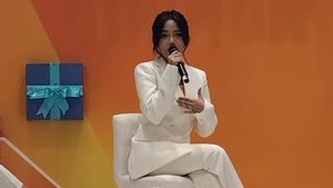 Sambut Liburan Akhir Tahun, Fuji Akui Kalap Borong Skincare hingga Fashion
