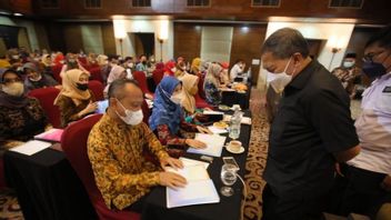 A Total Of 138 Elementary School Principals In The City Of Bandung Were Tested For Writing The Koran Which Is A Socialization Of The Gelisan Program