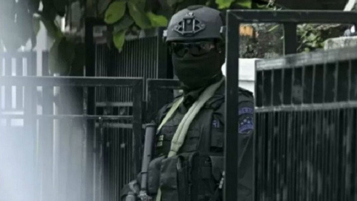 Densus 88 Arrête 2 Terroristes Présumés à Langsa Aceh, Dont Un Fonctionnaire