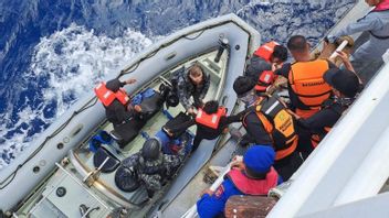 Tim SAR Kupang Evakuasi 12 Nelayan Tenggelam di Perairan Australia