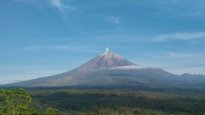 塞梅鲁火山再次喷发,喷发高达500米