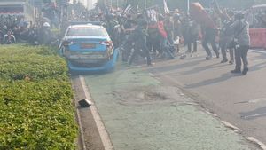 Demo di Polda Memanas, MRT Tutup Pintu Masuk Stasiun Istora Mandiri 