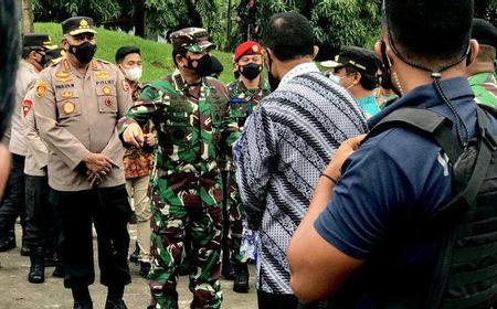 Cek Pengamanan Gereja di Makassar, Panglima TNI Tanya Prajurit di Atas Panser