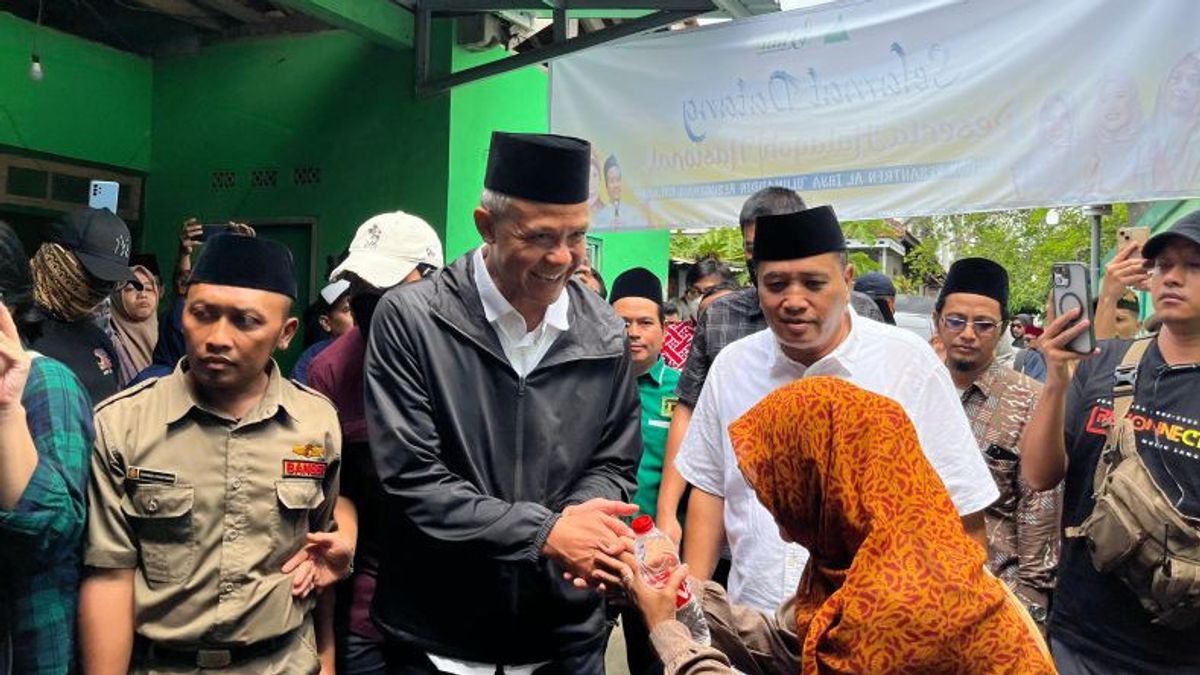 Ganjar Visits Al Ihya Ulumuddin Islamic Boarding School In Cilacap