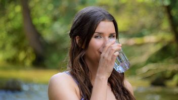 Kebutuhan Air Minum saat Cuaca Panas, Berapa Liter yang Harus Dikonsumsi? 