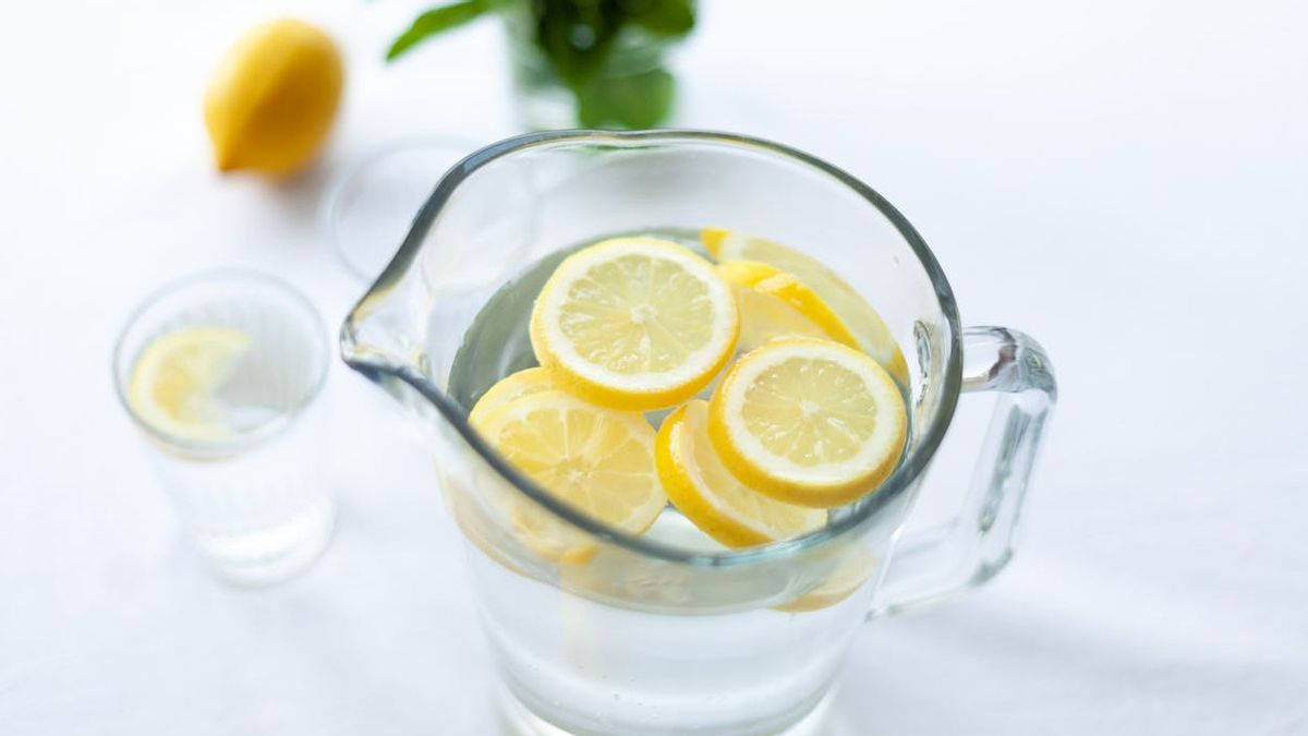 3 effets secondaires de l’excessive consommation d’eau de citron