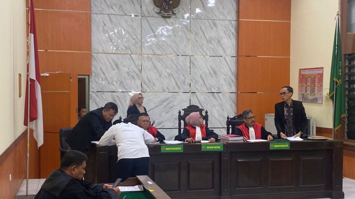 Video Recorder In The Toilet Of Siswi SMA 12 Bandung Sentenced To 1 Year In Prison