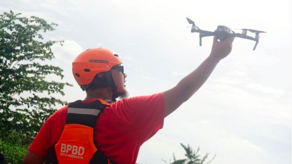 Pencarian Balita Hanyut di Surabaya, Tim SAR Kerahkan Drone dan Manuver Perahu