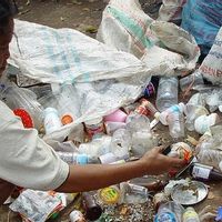 Ilmuwan Ubah Sampah Plastik Jadi Bahan Bakar dengan Sinar Matahari