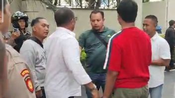 塞纳延的副总统迪克罗约克,Persiraja Banda Aceh的总统要求警方逮捕他的知识分子演员