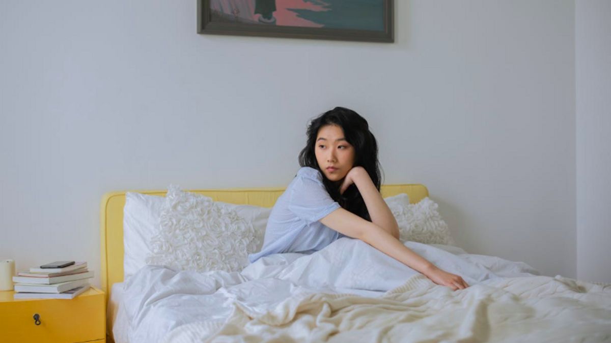 朝2時か3時に目が覚めて、再び眠りにつくのが難しいことはありますか?これが原因と克服する方法です