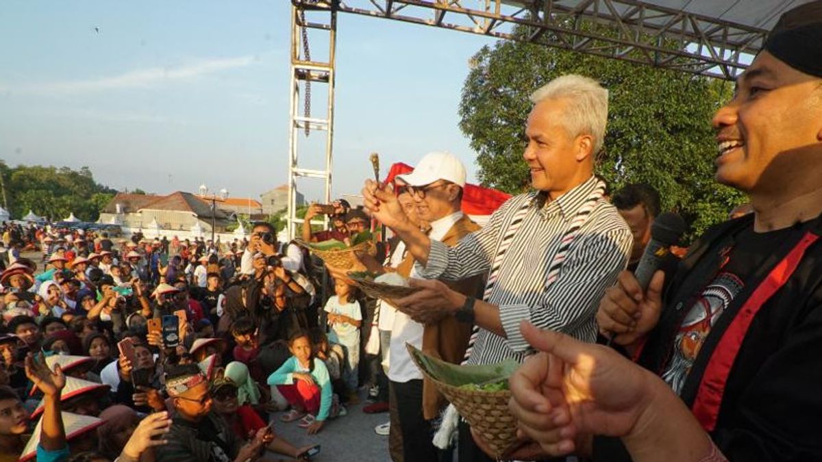 Ganjar Is Enthusiastic That Thousands Of Ngawi Residents, Joget Reog And Eat Sambal Belut Together