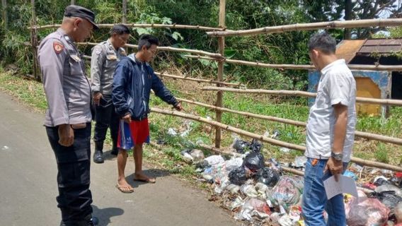 Police Investigate Parents Throwing Their Baby In Cardboard In Bogor