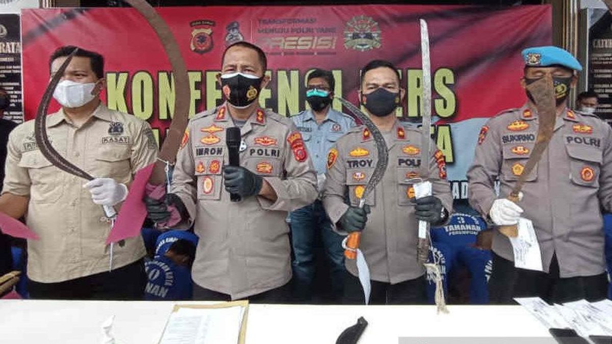 Achetez Et Vendez Des Défis Grâce à Medsos, 4 Gangs « Sultan » à Cirebon Duel Convenu Épées Et Celurit 