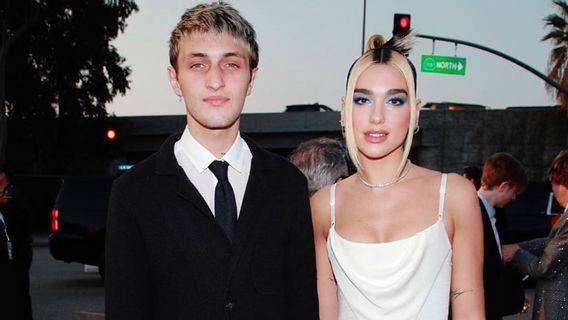 Dua Lipa Denies That Anwar Hadid's Child Is Pregnant