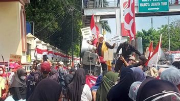 Aksi Demo Tolak Pengosongan Lahan Cakung – Cilincing Bikin Macet Jalan Depan Kantor Wali Kota Jakarta Timur