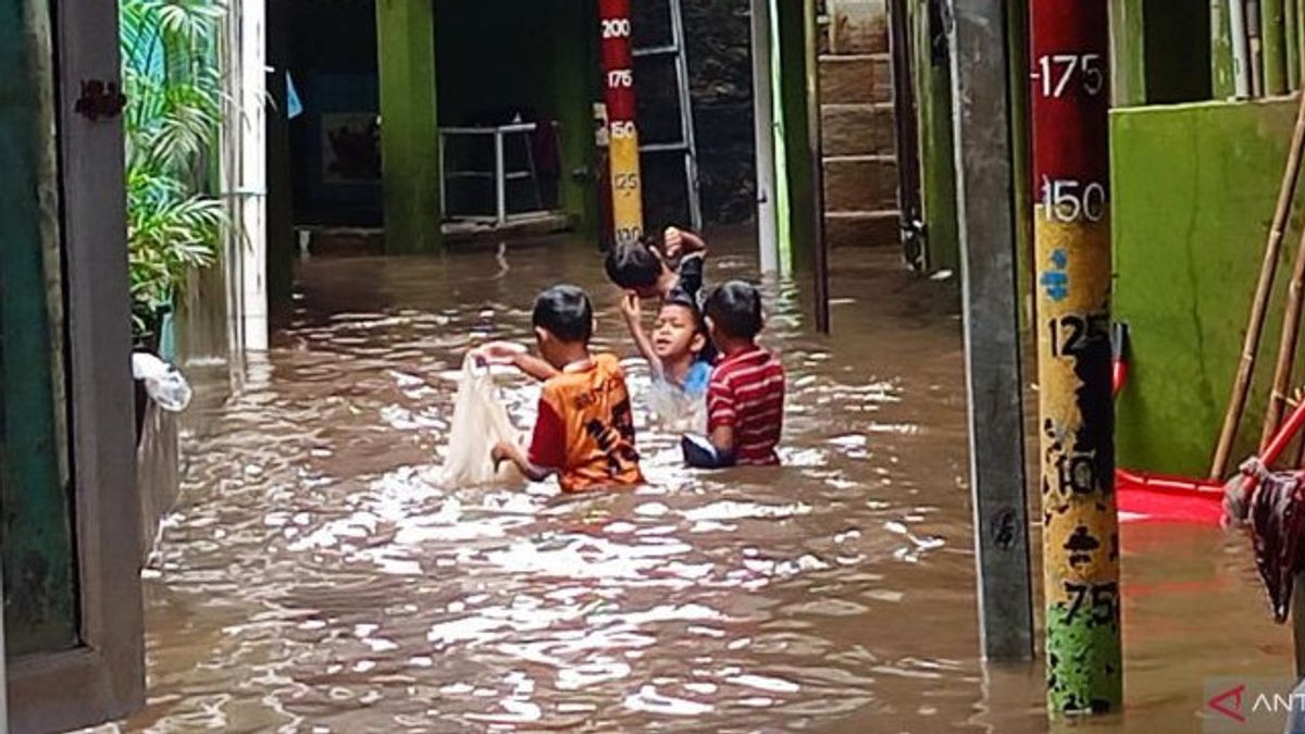 Banjir di Kampung Melayu Jaktim Capai 1 Meter