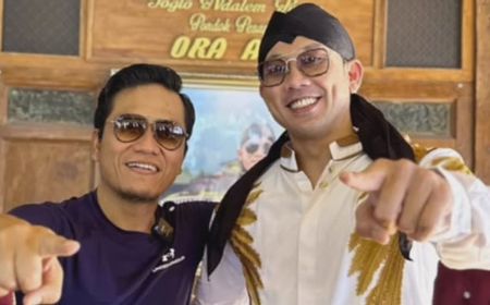 Cium Tangan Saat Bertemu Gus Miftah, Denny Sumargo Belajar Log In?